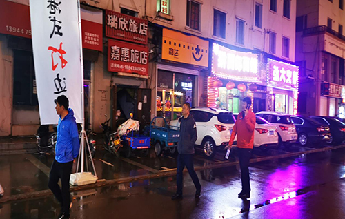 北景區(qū)運(yùn)營(yíng)黨支部開(kāi)啟“夜巡”模式 打造安全長(zhǎng)白山